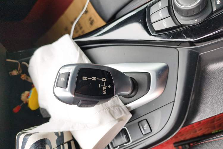 Used BMW 2 Series 2018 220i Convertible Coupe Sports Design Package Gear Lever