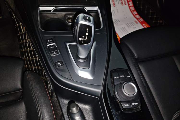Used BMW 2 Series 2018 220i Convertible Coupe Sports Design Package Gear Lever