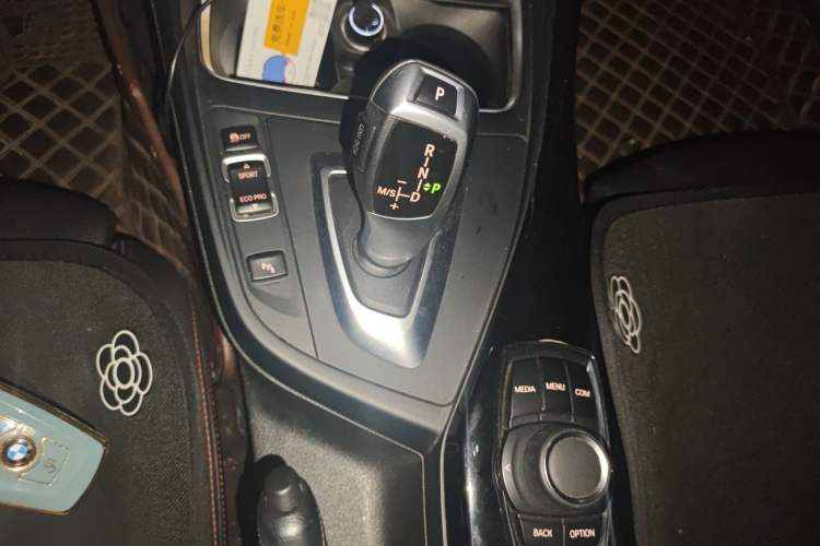Used BMW 2 Series 2018 220i Convertible Coupe Sports Design Package Gear Lever