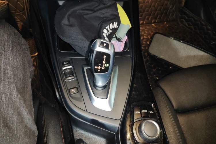 Used BMW 2 Series 2018 220i Convertible Coupe Sports Design Package Gear Lever