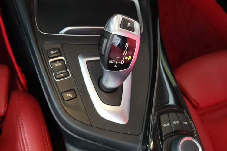 Used BMW 2 Series 2018 220i Sport Design Package Gear Lever