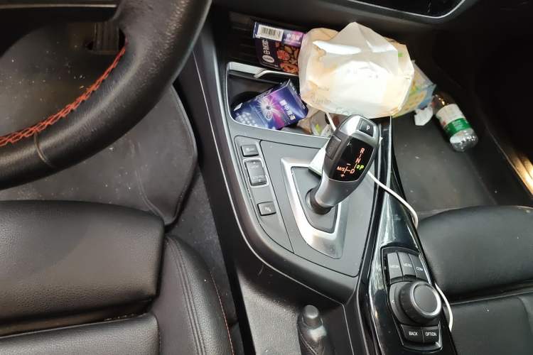 Used BMW 2 Series 2018 220i Convertible Coupe Sports Design Package Gear Lever