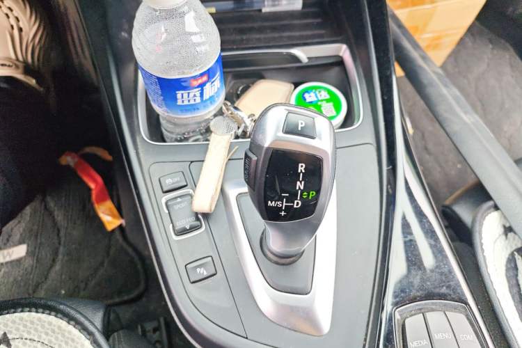 Used BMW 2 Series 2018 220i Convertible Coupe Sports Design Package Gear Lever