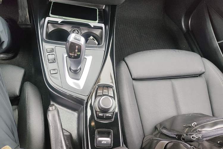 Used BMW 2 Series 2018 220i Convertible Coupe Sports Design Package Gear Lever