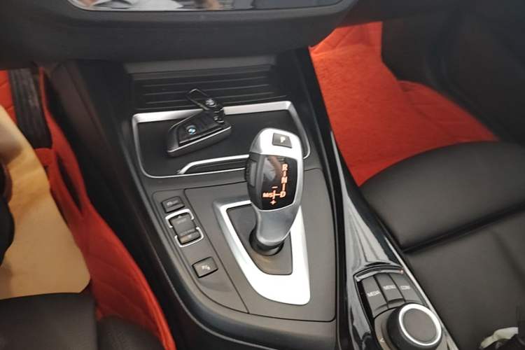 Used BMW 2 Series 2018 220i Convertible Coupe Sports Design Package Gear Lever