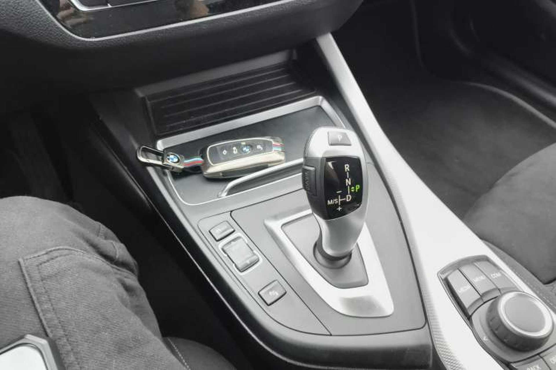 Used BMW 2 Series 2018 225i Convertible Coupe M Sport Edition Gear Lever