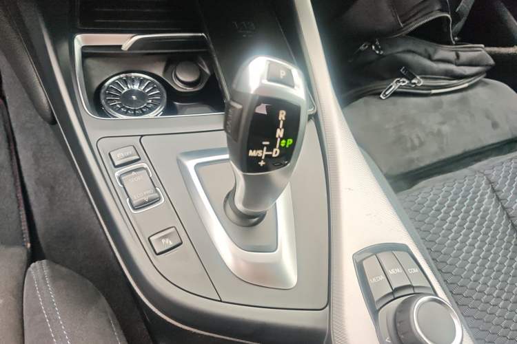 Used BMW 2 Series 2018 225i Convertible Coupe M Sport Edition Gear Lever