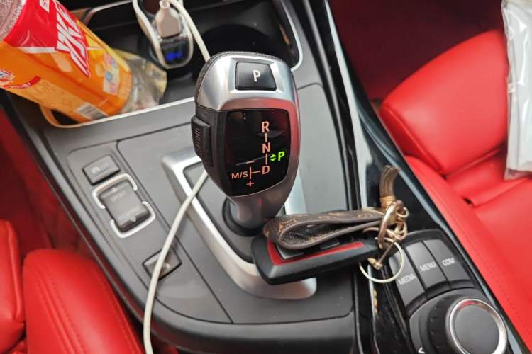 Used BMW 2 Series 2018 220i Sport Design Package Gear Lever