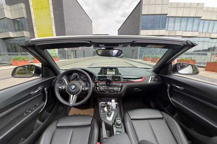 Used BMW 2 Series 2018 220i Convertible Coupe Sports Design Package Interior 1