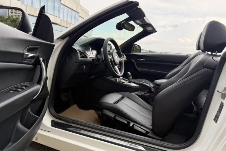 Used BMW 2 Series 2018 220i Convertible Coupe Sports Design Package Interior 2