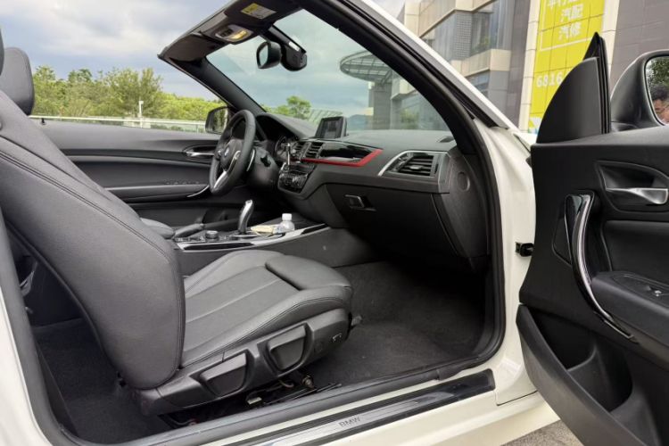 Used BMW 2 Series 2018 220i Convertible Coupe Sports Design Package Interior 3