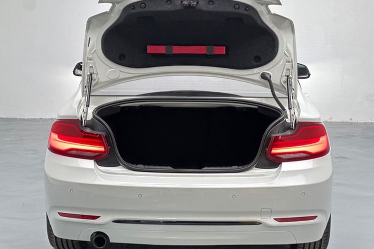 Used BMW 2 Series 2018 220i Sport Design Package Interior 9