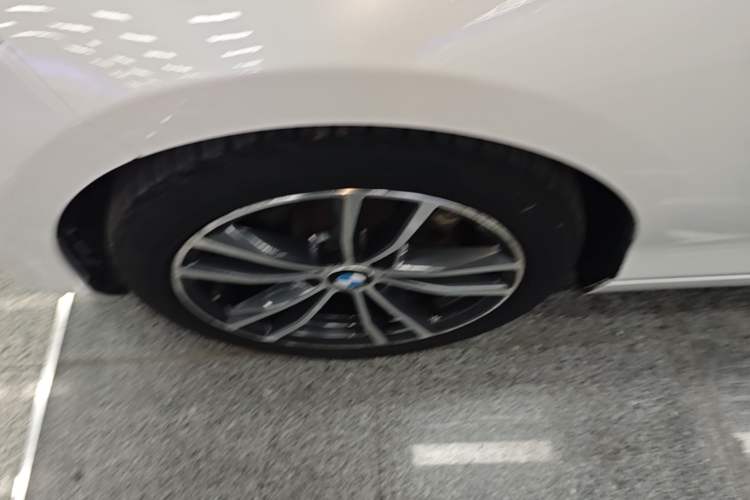 Used BMW 2 Series 2018 220i Convertible Coupe Sports Design Package Left Front Wheel Hub