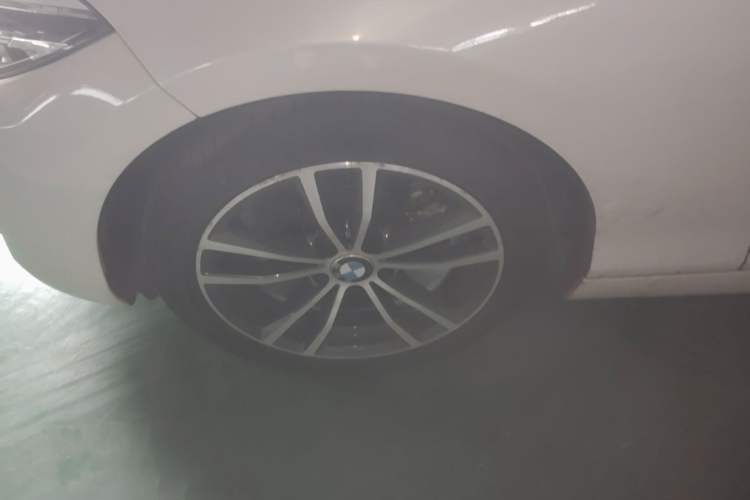 Used BMW 2 Series 2018 220i Convertible Coupe Sports Design Package Left Front Wheel Hub