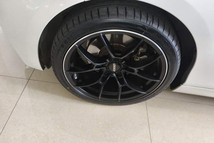 Used BMW 2 Series 2018 225i M Sport Left Front Wheel Hub