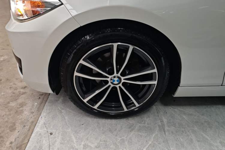 Used BMW 2 Series 2018 220i Convertible Coupe Sports Design Package Left Front Wheel Hub