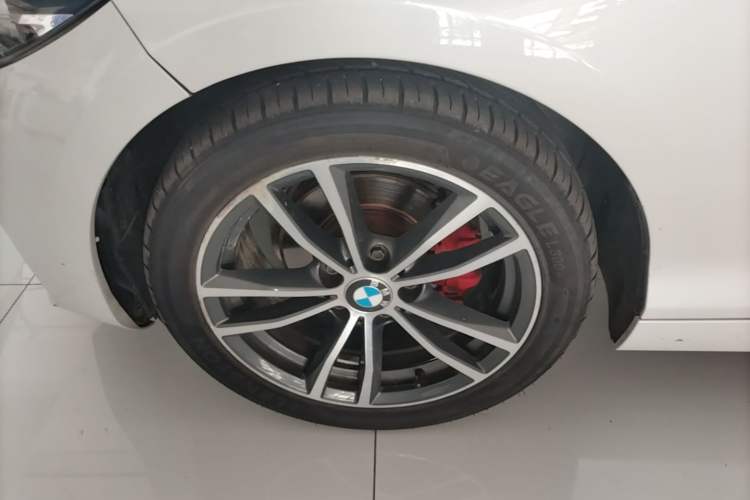 Used BMW 2 Series 2018 220i Convertible Coupe Sports Design Package Left Front Wheel Hub