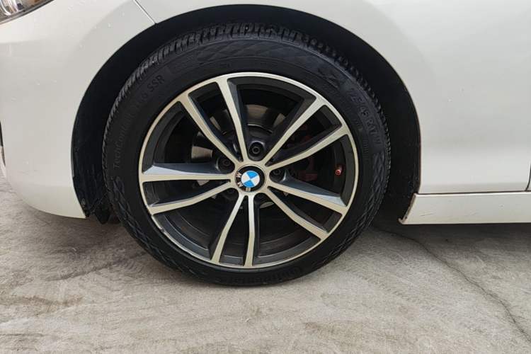 Used BMW 2 Series 2018 220i Convertible Coupe Sports Design Package Left Front Wheel Hub