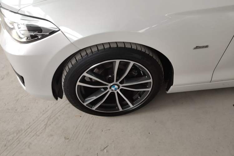 Used BMW 2 Series 2018 220i Convertible Coupe Sports Design Package Left Front Wheel Hub