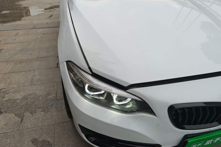 Used BMW 2 Series 2018 220i Convertible Coupe Sports Design Package Right Front Headlight