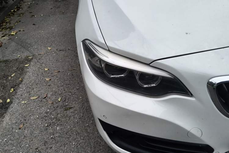 Used BMW 2 Series 2018 220i Convertible Coupe Sports Design Package Right Front Headlight