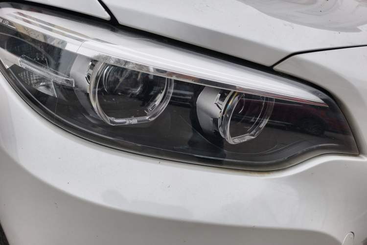 Used BMW 2 Series 2018 220i Convertible Coupe Sports Design Package Right Front Headlight