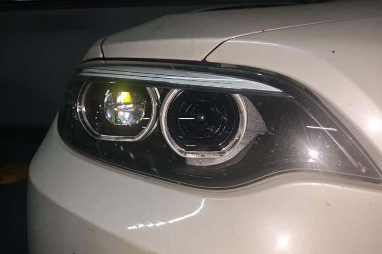 Used BMW 2 Series 2018 220i Convertible Coupe Sports Design Package Right Front Headlight
