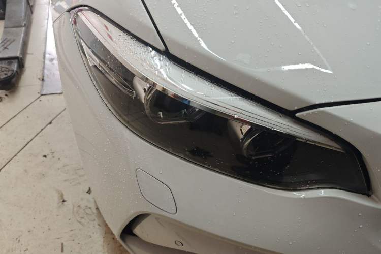 Used BMW 2 Series 2018 220i Convertible Coupe Sports Design Package Right Front Headlight