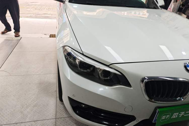 Used BMW 2 Series 2018 220i Convertible Coupe Sports Design Package Right Front Headlight