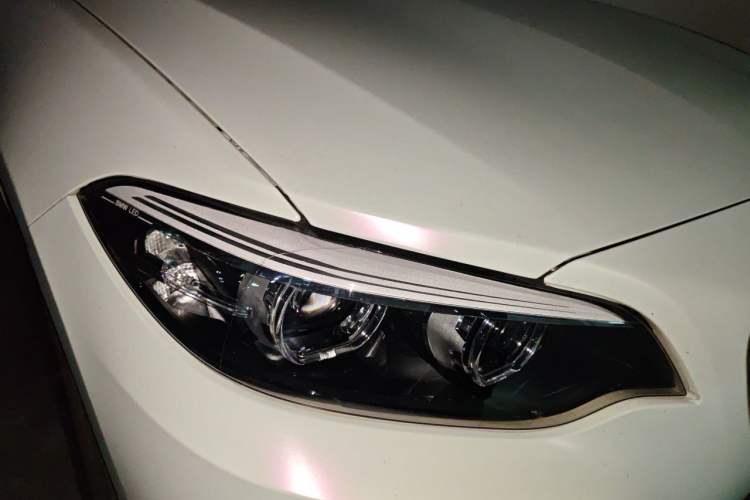 Used BMW 2 Series 2018 220i Convertible Coupe Sports Design Package Right Front Headlight