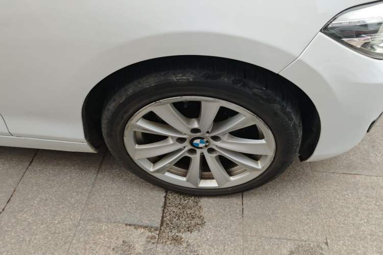 Used BMW 2 Series 2018 220i Convertible Coupe Sports Design Package Right Front Wheel Hub