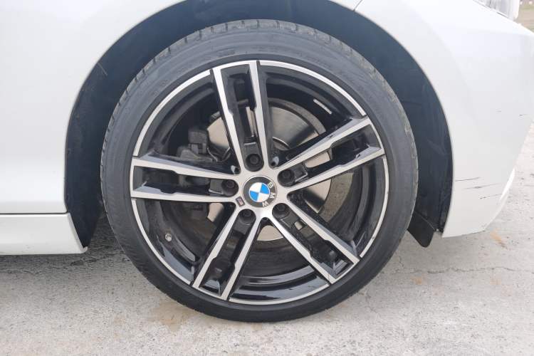 Used BMW 2 Series 2018 225i Luxury Model with M Sport Package Right Front Wheel Hub