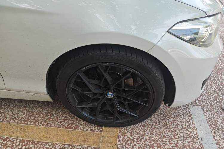 Used BMW 2 Series 2018 220i Convertible Coupe Sports Design Package Right Front Wheel Hub