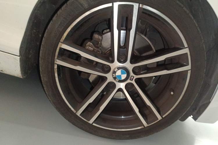 Used BMW 2 Series 2018 225i Convertible Coupe Luxury Model M Sport Package Right Front Wheel Hub