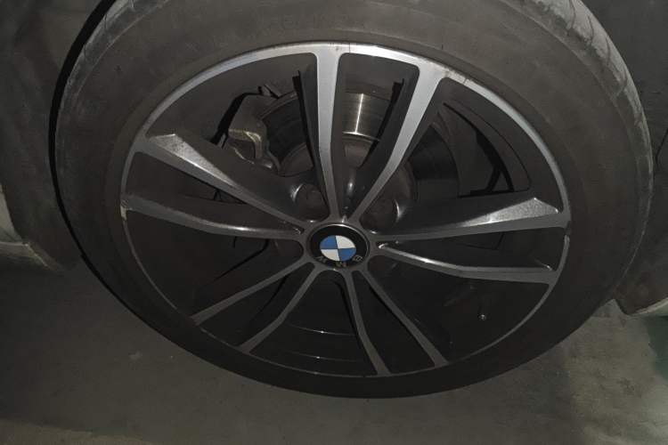 Used BMW 2 Series 2018 220i Sport Design Package Right Front Wheel Hub