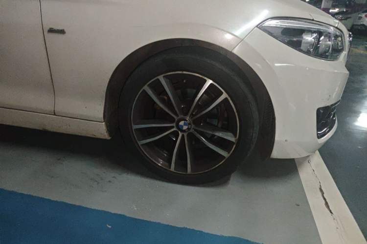 Used BMW 2 Series 2018 220i Convertible Coupe Sports Design Package Right Front Wheel Hub