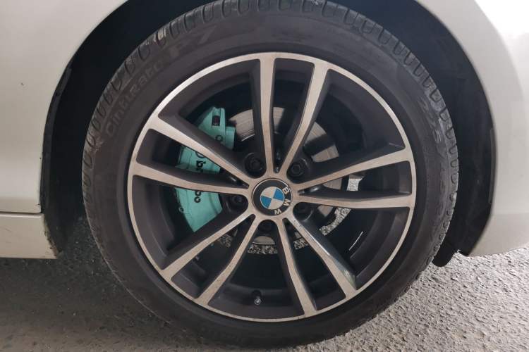 Used BMW 2 Series 2018 220i Sport Design Package Right Front Wheel Hub