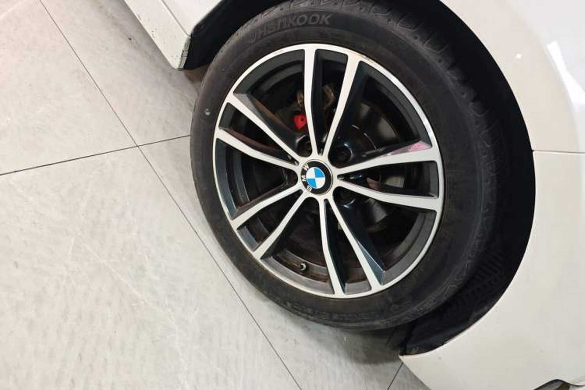 Used BMW 2 Series 2018 220i Convertible Coupe Sports Design Package Right Front Wheel Hub