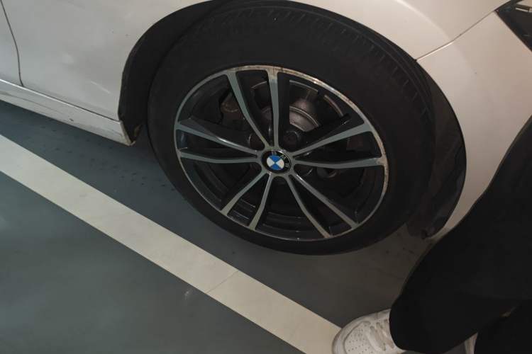 Used BMW 2 Series 2018 220i Sport Design Package Right Front Wheel Hub