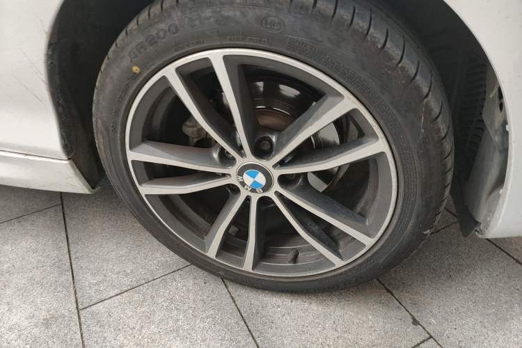Used BMW 2 Series 2018 220i Sport Design Package Right Front Wheel Hub
