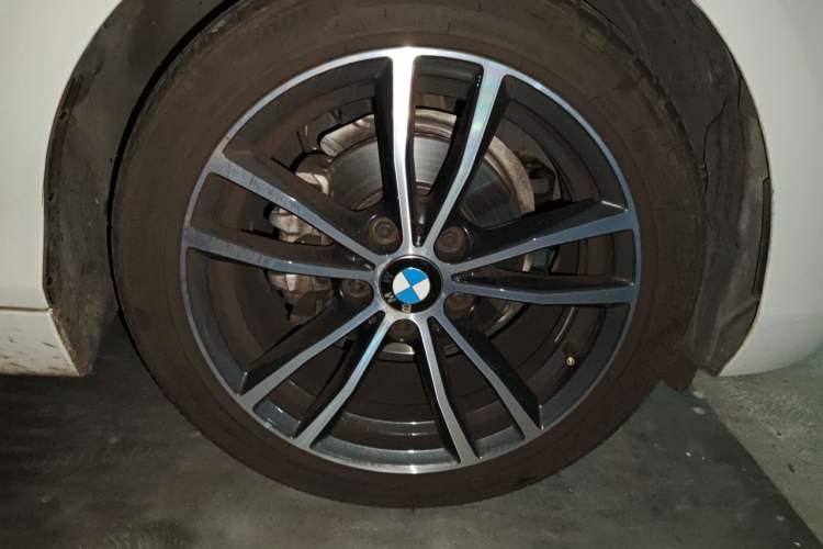 Used BMW 2 Series 2018 220i Convertible Coupe Sports Design Package Right Front Wheel Hub