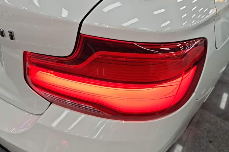 Used BMW 2 Series 2018 220i Convertible Coupe Sports Design Package Right Rear Taillight