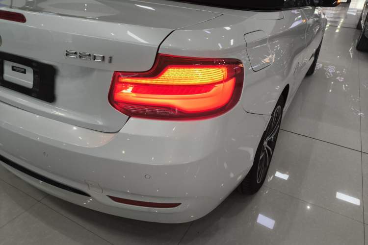 Used BMW 2 Series 2018 220i Convertible Coupe Sports Design Package Right Rear Taillight