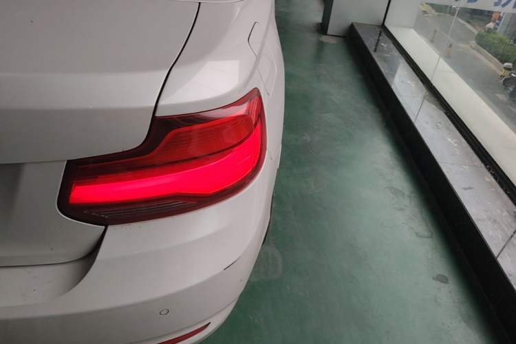 Used BMW 2 Series 2018 220i Convertible Coupe Sports Design Package Right Rear Taillight