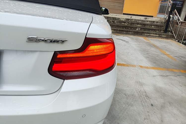 Used BMW 2 Series 2018 220i Convertible Coupe Sports Design Package Right Rear Taillight