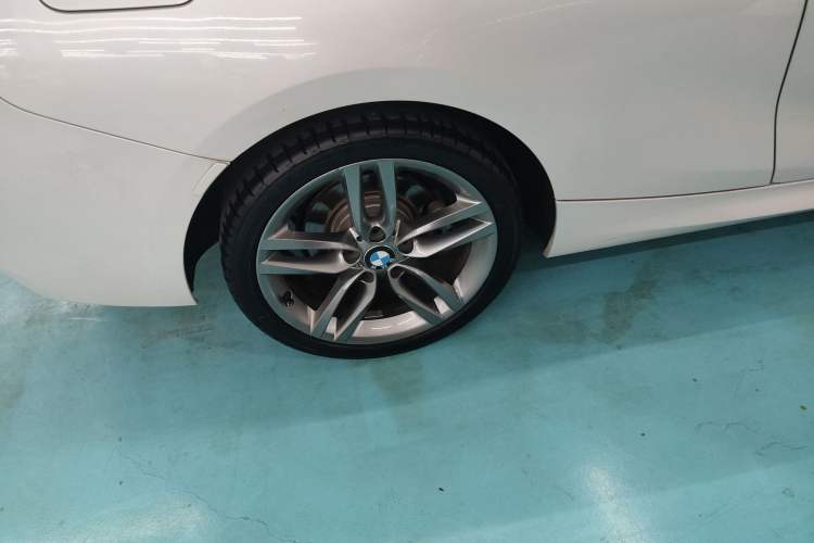 Used BMW 2 Series 2018 225i Convertible Coupe M Sport Edition Right Rear Wheel Hub
