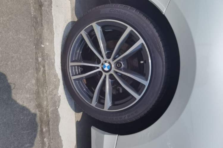 Used BMW 2 Series 2018 220i Convertible Coupe Sports Design Package Right Rear Wheel Hub