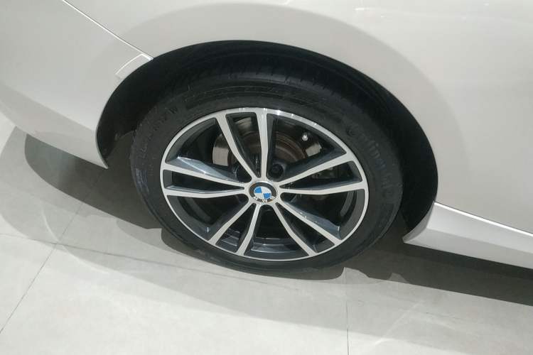 Used BMW 2 Series 2018 220i Sport Design Package Right Rear Wheel Hub