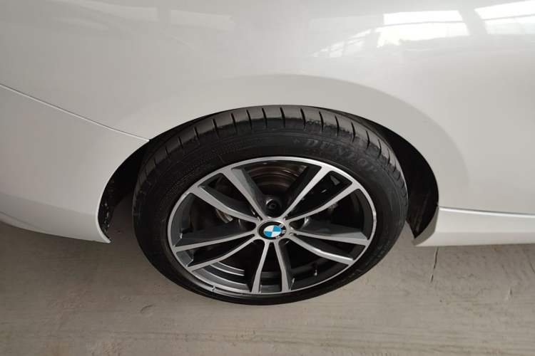 Used BMW 2 Series 2018 220i Convertible Coupe Sports Design Package Right Rear Wheel Hub