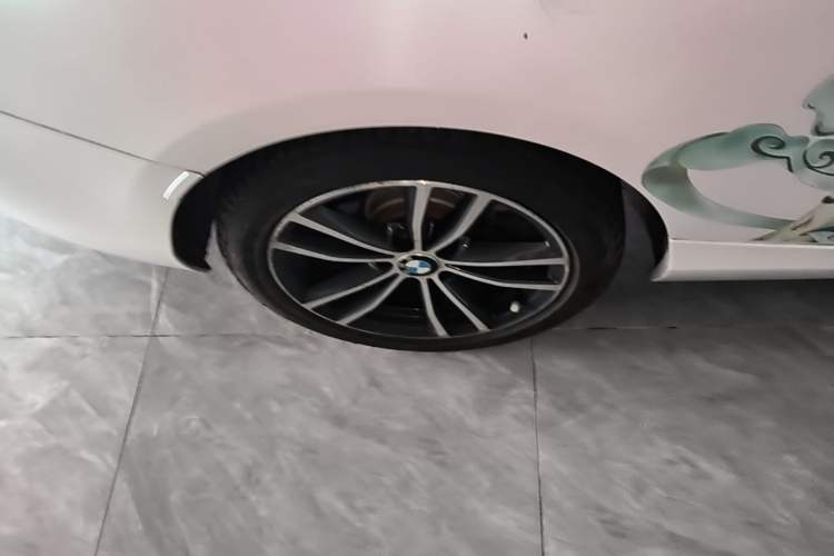 Used BMW 2 Series 2018 220i Convertible Coupe Sports Design Package Right Rear Wheel Hub
